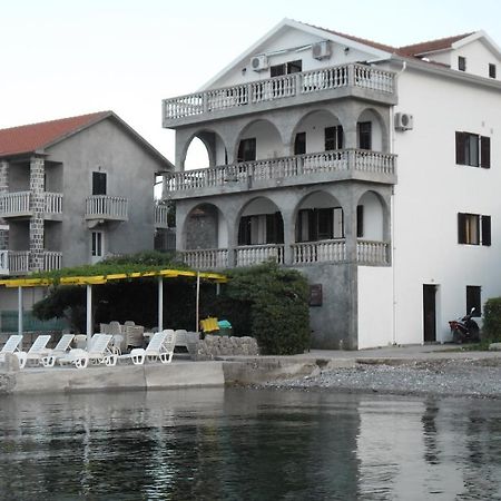 Apartments Petrovic Tivat Bagian luar foto