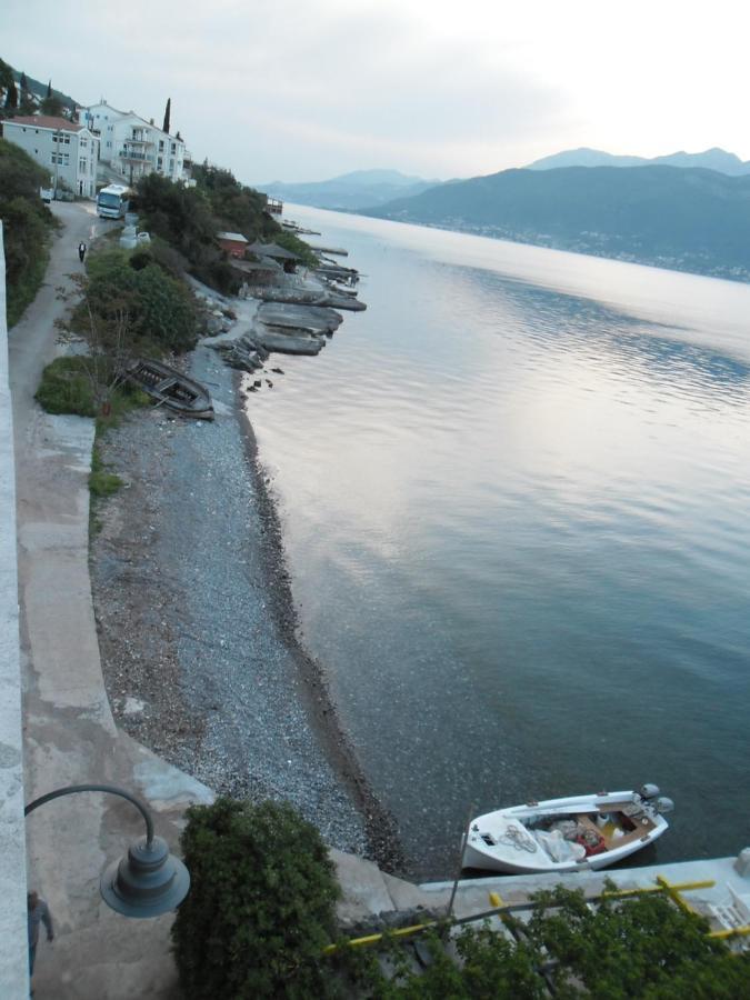 Apartments Petrovic Tivat Bagian luar foto