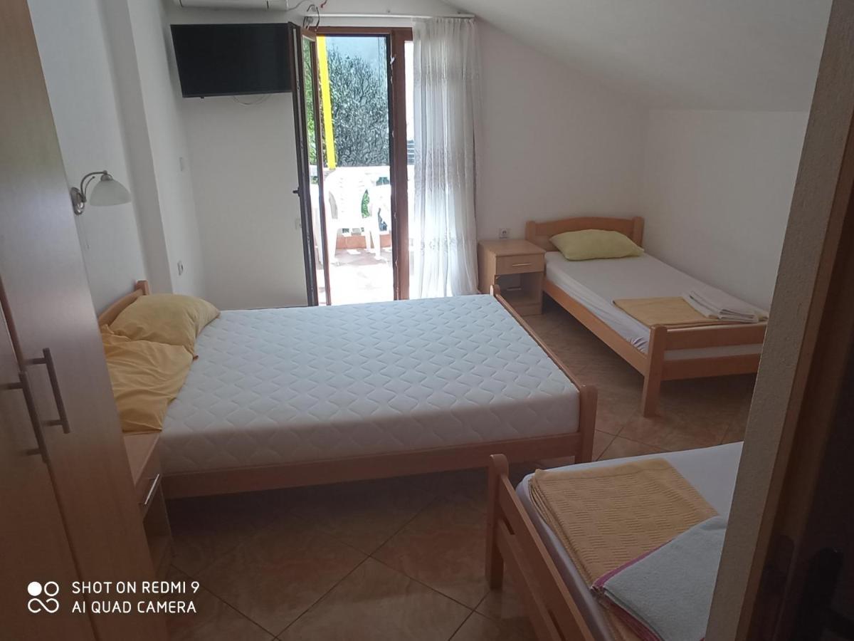 Apartments Petrovic Tivat Bagian luar foto
