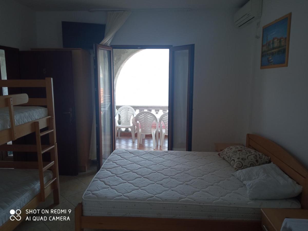 Apartments Petrovic Tivat Bagian luar foto