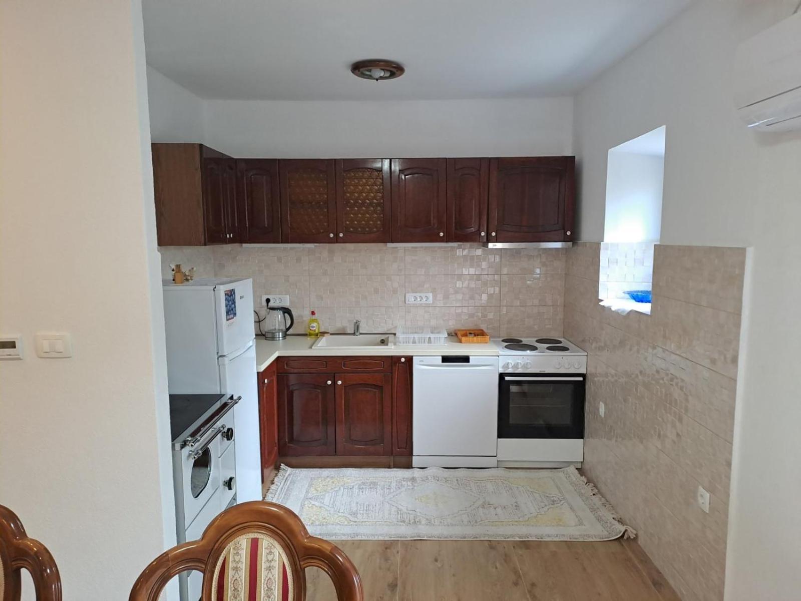 Apartments Petrovic Tivat Bagian luar foto