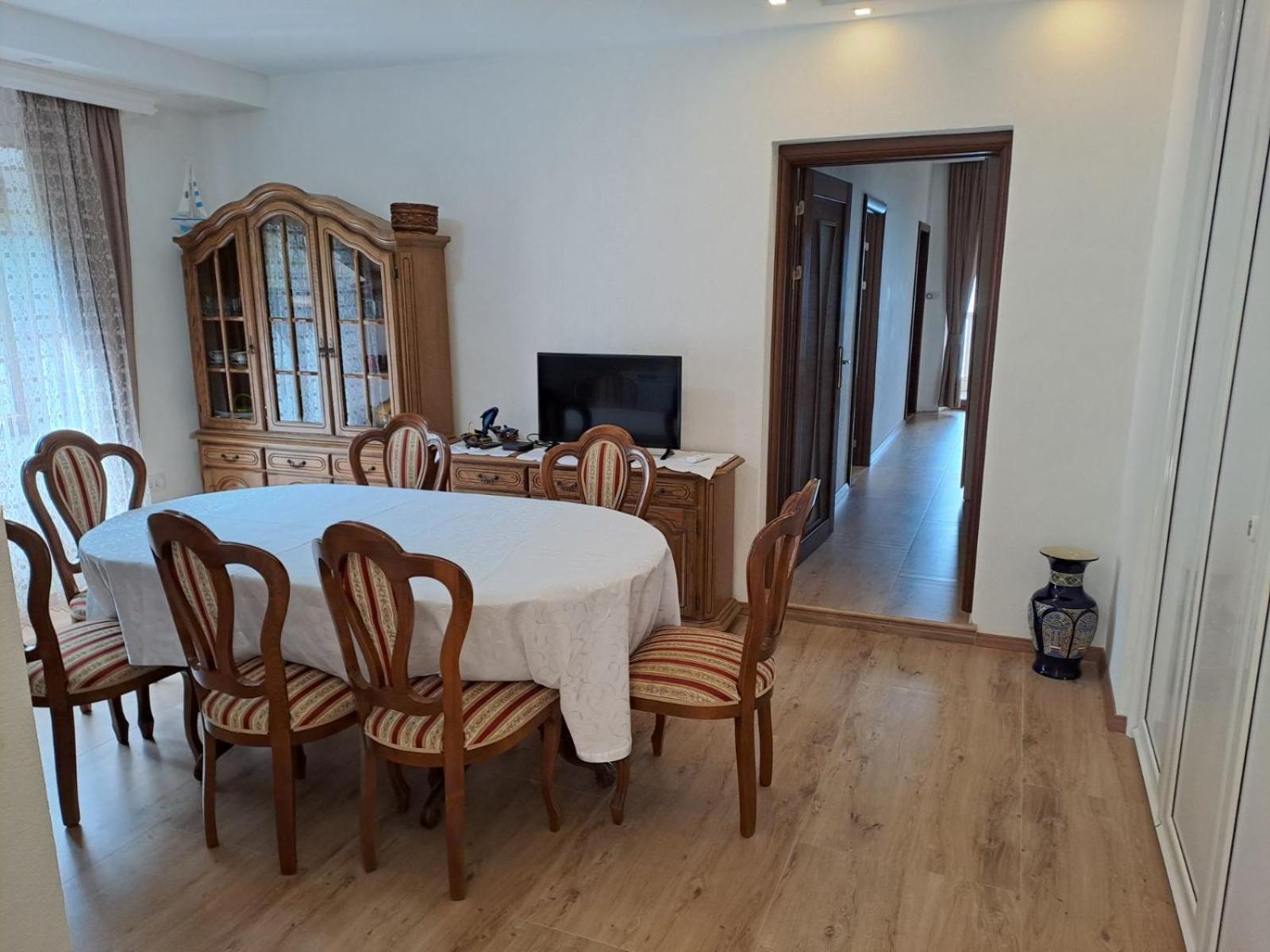 Apartments Petrovic Tivat Bagian luar foto