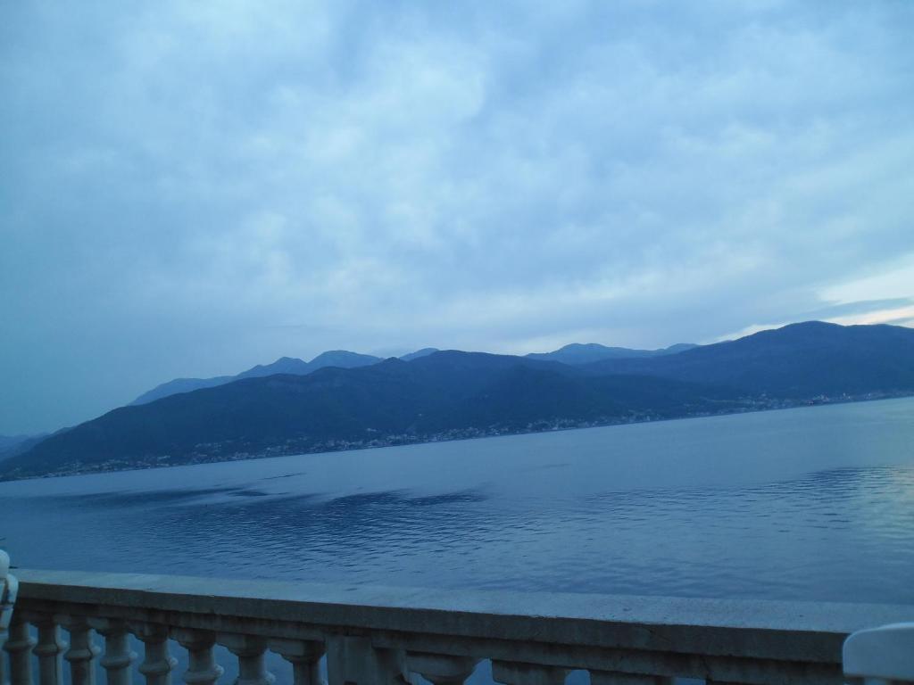 Apartments Petrovic Tivat Bagian luar foto
