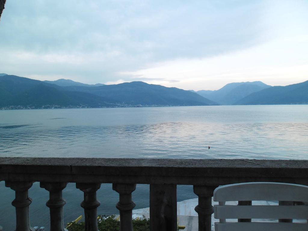 Apartments Petrovic Tivat Bagian luar foto