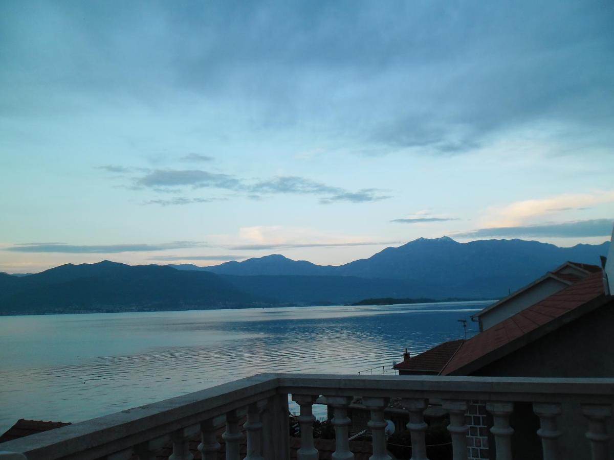 Apartments Petrovic Tivat Bagian luar foto